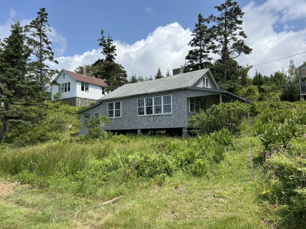 24 Bayview Avenue